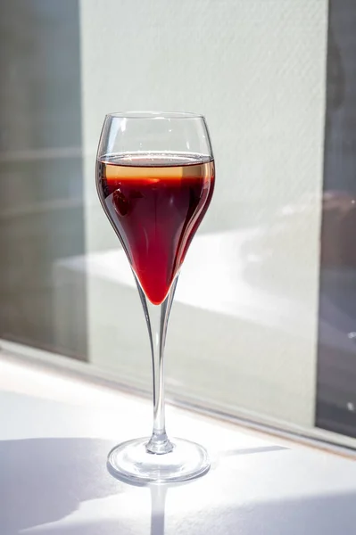 Kir Royal Francia Aperitif Koktél Pezsgővel Töltött Creme Cassis Ből — Stock Fotó