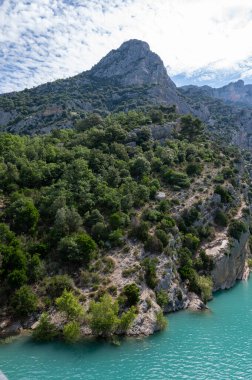 Ulusal park Grand Canyon du Verdon ve dağların turkuaz suları Sainte Croix ve Verdon nehri, Fransa 'da yaz tatilleri
