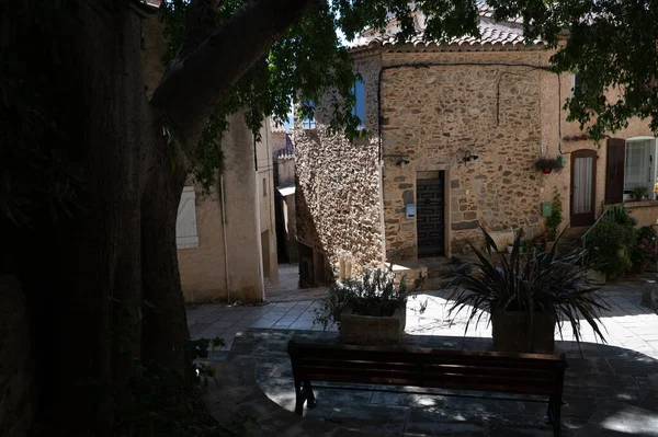 Wandern Sonnigem Tag Auf Dem Alten Französischen Dorf Grimaud Touristenziel — Stockfoto