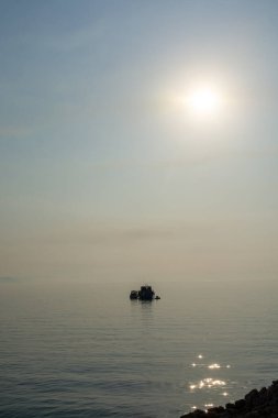 Gaeta 'nın eski kesiminde sabah yürüyüşü, antik İtalyan kenti Latina' da Tyrhenian denizinde