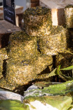 Sfizioso, İtalya 'nın Lombardiya bölgesindeki Gorgonzola' da haftanın pazarında koyun pekorisinden alınan peynirli, yüksek kalite İtalyan peyniri ile olgunlaştı.