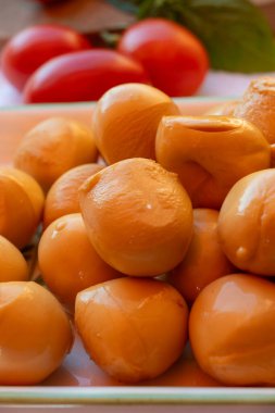 Peynir koleksiyonu, füme sarı İtalyan mini scamorza ya da inek sütünden yapılmış scamorzella peyniri.