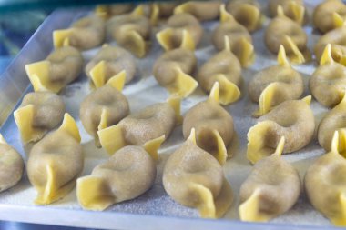 Bergamo Casoncelli alla bergamasca 'dan taze el yapımı makarna, ravioli, makarna Bergamo Citta Alta, Lombardy, Kuzey İtalya' da yerel bir restoranda, İtalyan mutfağı kapanıyor.