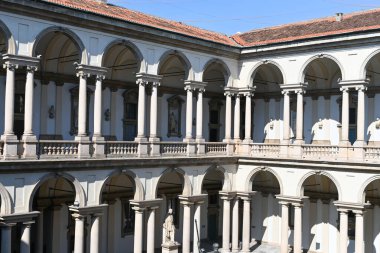 Milano 'nun merkezi, Brera bölgesi, alışveriş alanı, Duomo kilisesi, mimari ayrıntılar, dar sokaklar, Milano, Lombardiya, İtalya