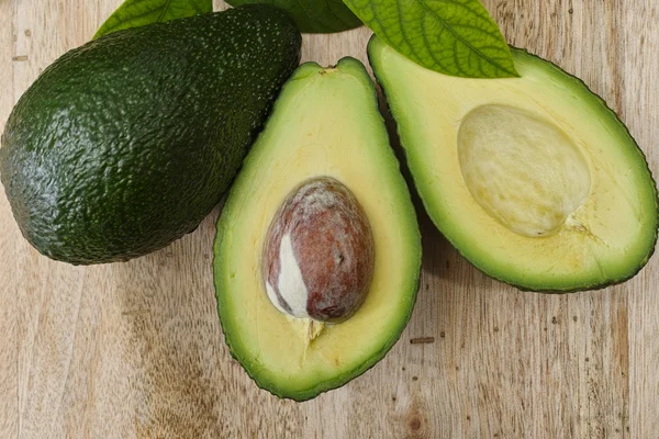 Groene verse avocado — Stockfoto