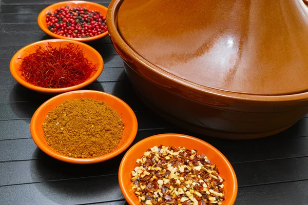 Marocké Tahine s čtyři misky s kořením — Stock fotografie