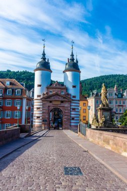HEIDELBERG, ALMANY, 20 HAZİRAN 2020: Heidelberg Köprüsü