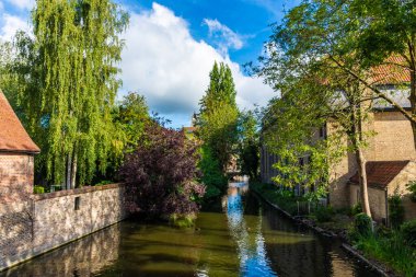 Bruges, Belçika 'nın güzel ve sakin kanalı