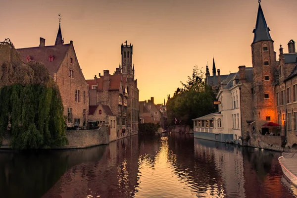 Bruges België Juli 2020 Zonsondergang Het Kanaal Het Historische Centrum — Stockfoto