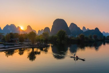 YANGSHUO, CHINA, 6 DECEMBER 2019: Beautiful sunset on the Yulong River in Yangshuo, Guilin, Guangxi clipart