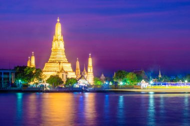 BANGKOK, THAILAND, 8 HAZİRAN 2020: Wat Arun Gece Tapınağı