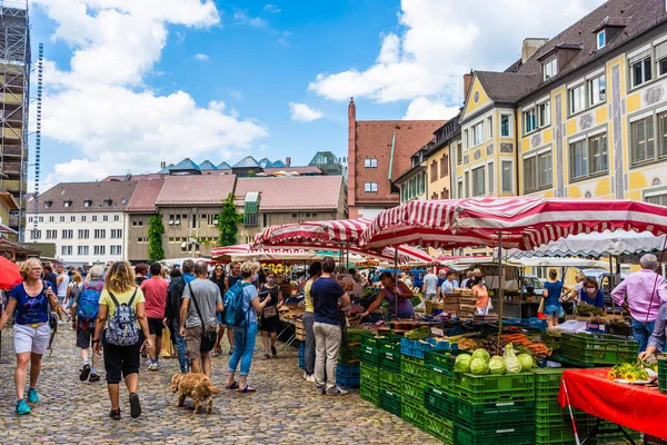 FREIBURG IM BRISGAU, Almanya, 18 Temmuz 2020: Freiburg Pazar Meydanı