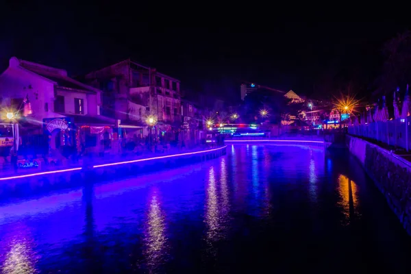 Malacca Malásia Setembro 2019 Luzes Azuis Iluminando Canal Malaca Noite — Fotografia de Stock