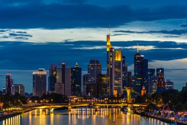 FRANKFURT, GERMANY, 25 Temmuz 2020: Frankfurt 'un modern iş ve finans bölgesi