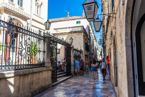 Dubrovnik Croatia Ağustos 2019 Tarihi Merkezin Caddesinde Yürüyen Insanlar — Stok fotoğraf