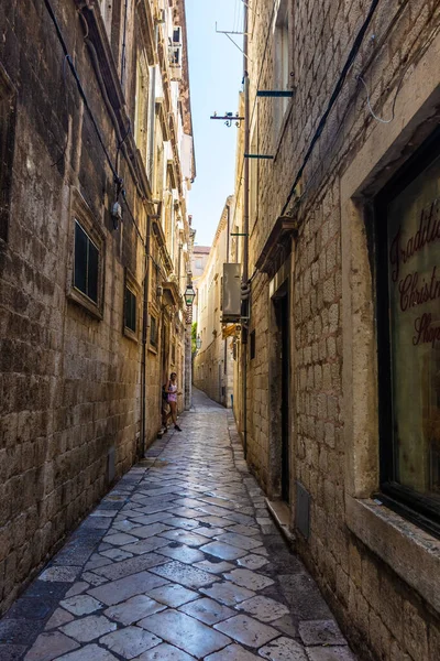 Dubrovnik Croatia Ağustos 2019 Antik Tarih Merkezinde Yürüyen Insanlar — Stok fotoğraf