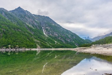 Ceresole Gölü, Gran Paradiso Ulusal Parkı, Piedmont, İtalya