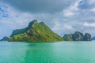 Vietnam, Ha Long Körfezi 'nin güzel manzarası