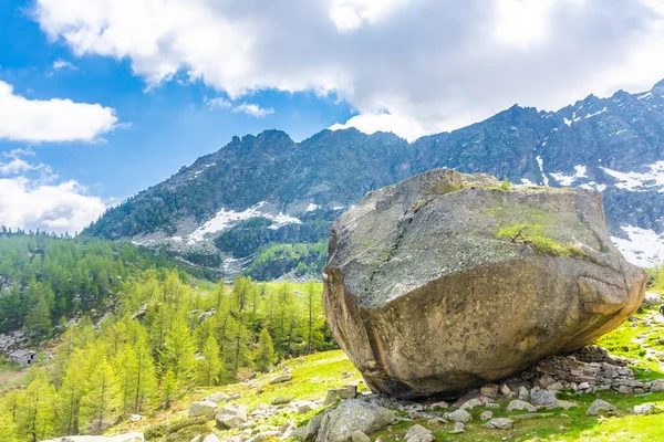 Alp manzarası Gran Paradiso Ulusal Parkı, Piedmont, İtalya
