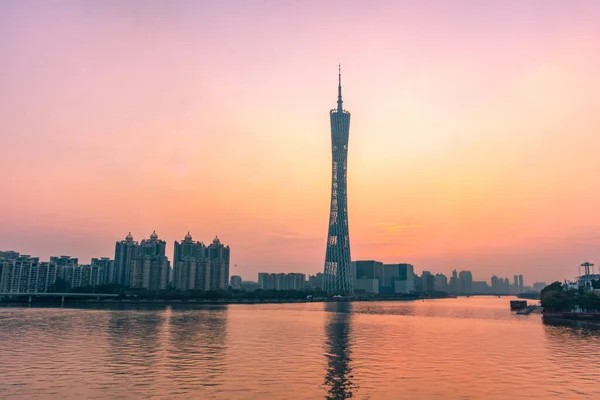 Guangzhou China Listopad 2019 Pejzaż Miejski Wieżą Kantońską Zachodzie Słońca — Zdjęcie stockowe