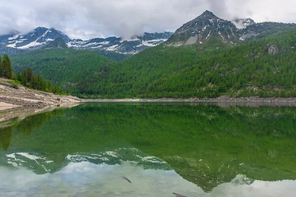 Lago Ceresole Parque Nacional Gran Paradiso Piemonte Itália — Fotografia de Stock