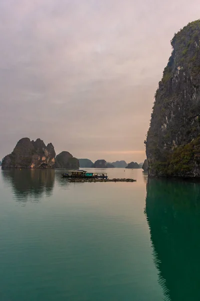 Gryning Över Liten Brygga Long Bay Vietnam — Stockfoto
