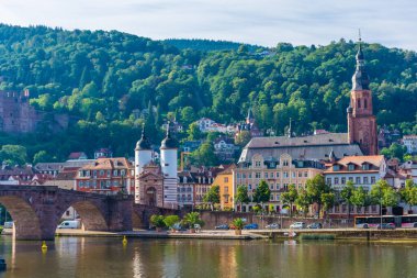 HEIDELBERG, ALMANY, 20 HAZİRAN 2020: Heidelberg Eski Köprüsü