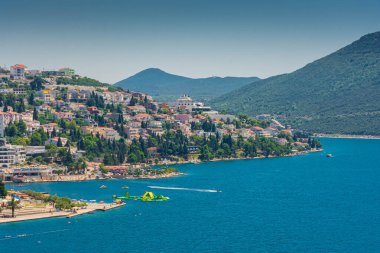 NEUM, BOSNIA HERZEGOVINA, 10 AĞUSTOS 2019: Neum 'un Manzarası, Bosna-Hersek' teki tek deniz kenti