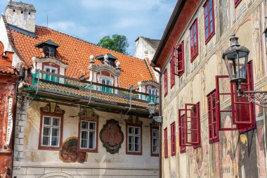 Tarihsel boyanmış saray Cesky Krumlov, Çek Cumhuriyeti 'nin tarihi merkezinde