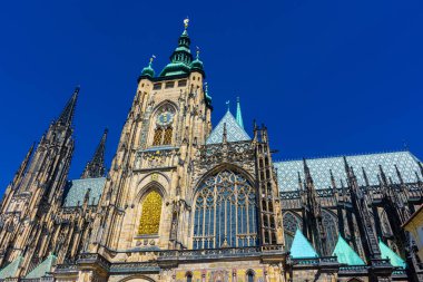Prag 'ın muhteşem St. Vitus Katedrali mavi gökyüzü, Çek Cumhuriyeti
