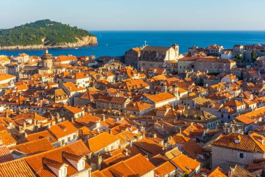 Hırvatistan 'ın başkenti Dubrovnik' in gün batımında manzarası
