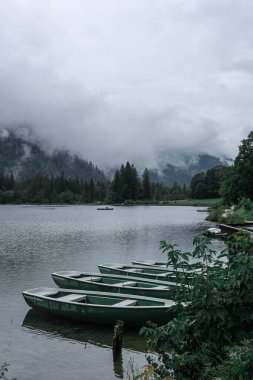 Almanya 'daki Hintersee Gölü' nde tekneler