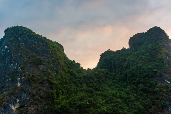 Prachtige Dageraad Stapels Long Bay Vietnam — Stockfoto