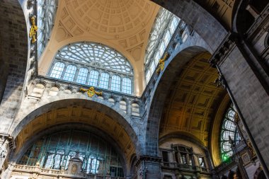 ANTWERP, BELGIUM, 22 HAZİRAN 2020: Tarihi tren istasyonu