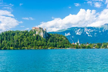 Slovenya 'nın Bled Gölü Kalesi manzarası