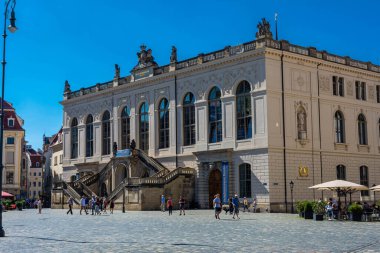 DRESDEN, GERMANY, 23 HAZİRAN 2020: Tarihi merkezin ana meydanı