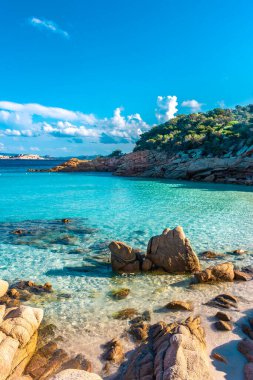 Spargi adasının inanılmaz plajı, Maddalena Takımadası, Sardunya, İtalya