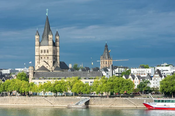 Cologne Almany Hazi Ran 2020 Nehir Kıyısındaki Kilise — Stok fotoğraf