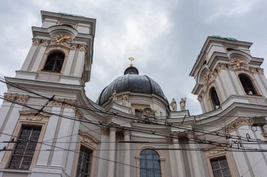 Avusturya, Salzburg 'un tarihi merkezinde güzel bir kilise.