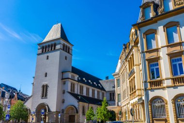 Lüksemburg 'un tarihi merkezinde eski bir bina.