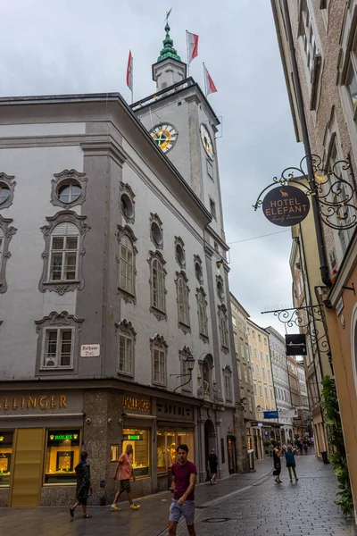 Salzburg Österrike Augusti 2020 Vacker Gata Den Historiska Stadskärnan Regnet — Stockfoto