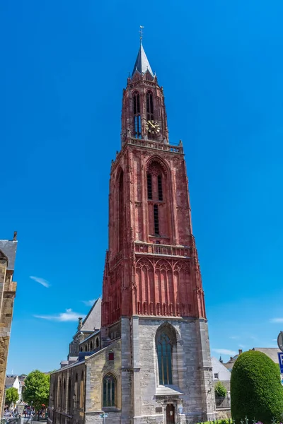 Campanario Rojo Cerca Catedral Maastricht Países Bajos — Foto de Stock