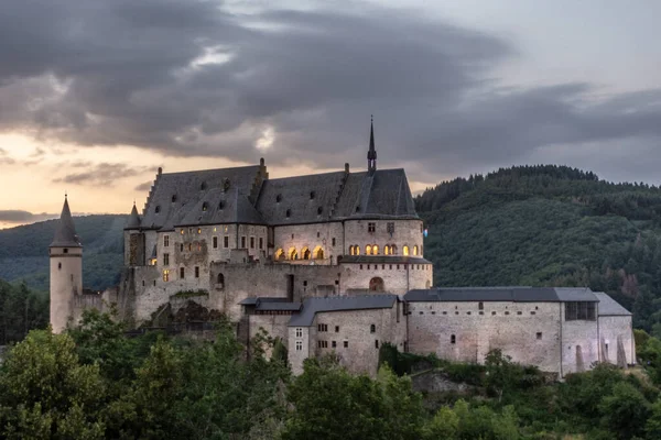 Zonsondergang Boven Het Middeleeuwse Kasteel Van Viandel Luxemburg — Stockfoto