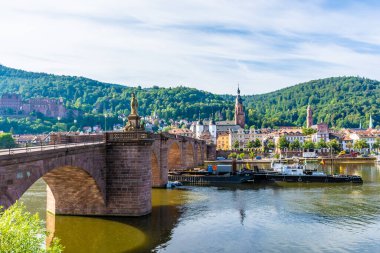 HEIDELBERG, ALMANY, 20 HAZİRAN 2020: Heidelberg Eski Köprüsü