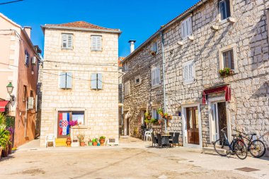 Hırvatistan 'ın Stari Grad kasabasının samimi merkezi