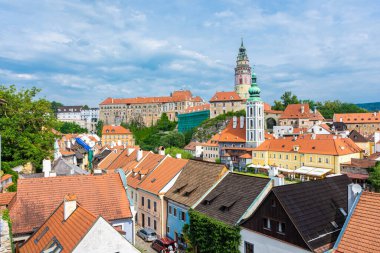 CESKY KRUMLOV, CZECH Cumhuriyet, 1 AĞUSTOS 2020: Tarihi merkezin çatıları