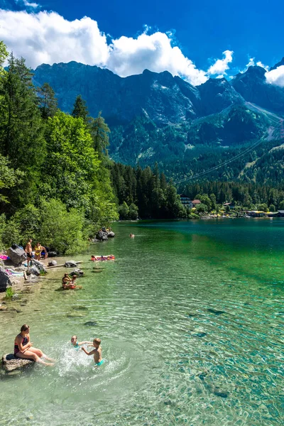 Zugspitze 푸르스름 호수의 Garmisch Partenkirchen Bavarian Alps Germany Europe Aughtime — 스톡 사진