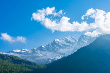 Karlı Levanne Dağı 'nın manzarası, İtalya ve Fransa arasındaki sınırda.