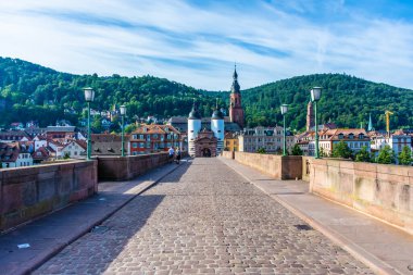 HEIDELBERG, ALMANY, 20 HAZİRAN 2020: Heidelberg Eski Köprüsü