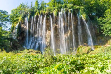 Hırvatistan 'ın Plitvice Göllerinde inanılmaz büyük şelaleler